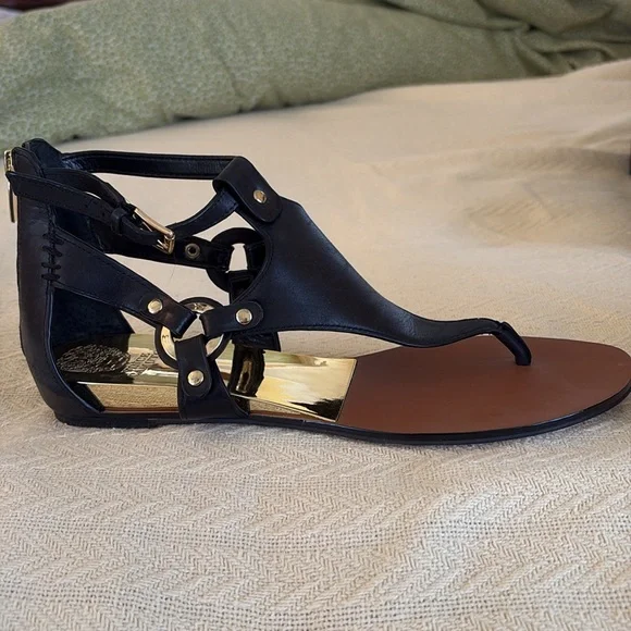 Vince Camuto black buckle sandals. 10 - Picture 4 of 7